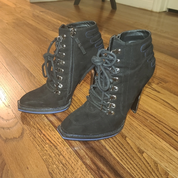 GX by Gwen Stefani Teardrop square toe ankle bootie w/ side zip and lace up - Picture 6 of 9